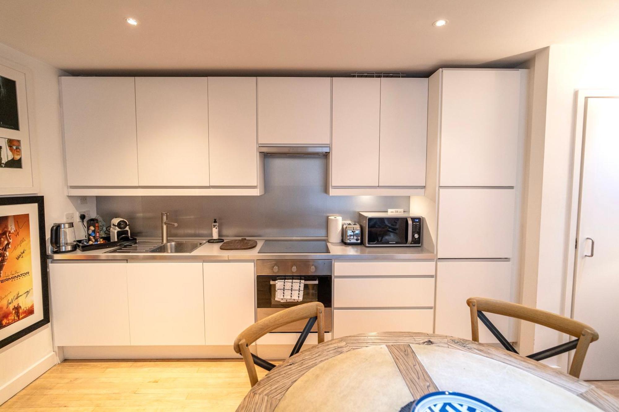 Spacious West End Duplex Apartment, W1 Central 런던 외부 사진