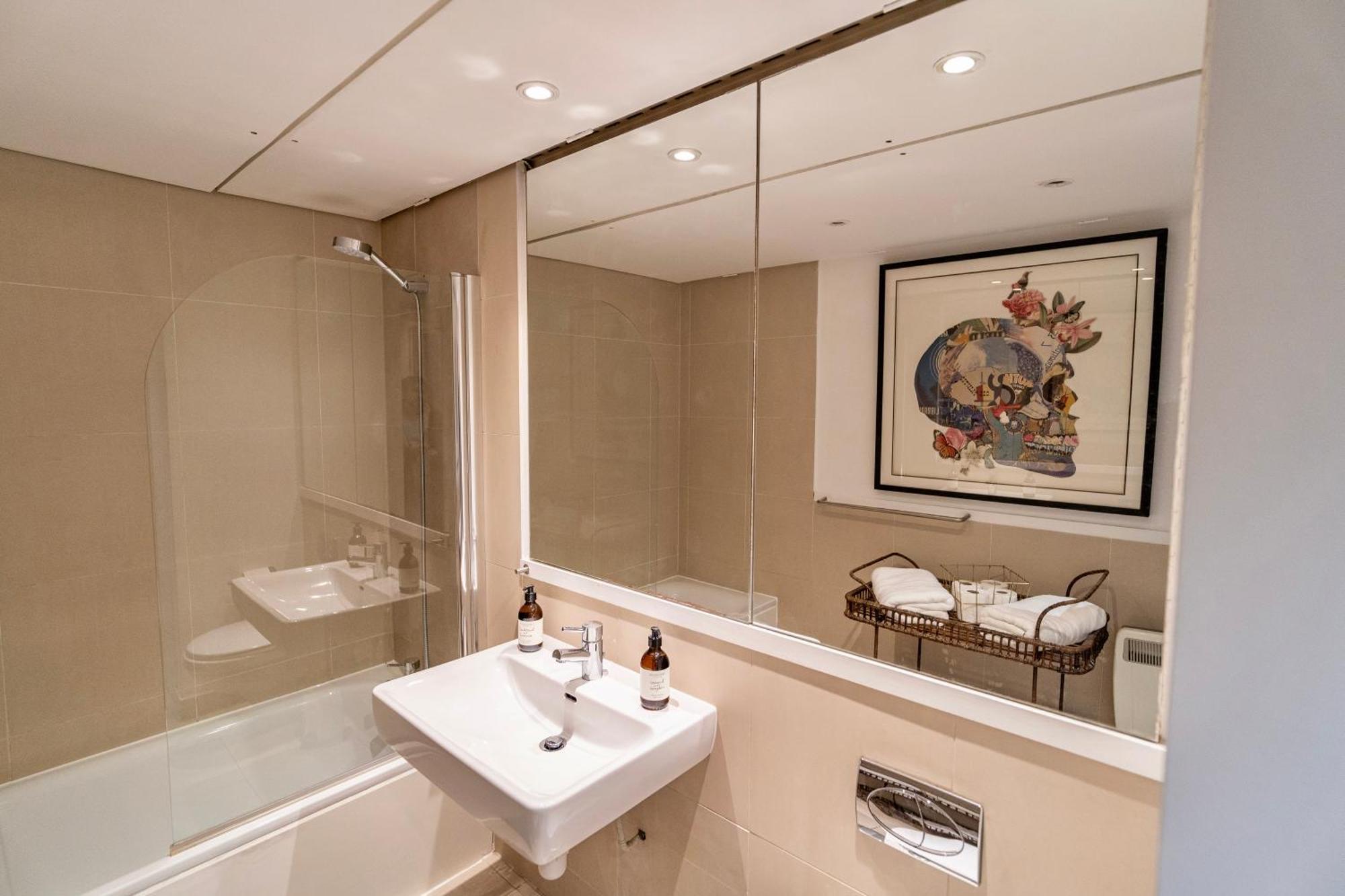 Spacious West End Duplex Apartment, W1 Central 런던 외부 사진