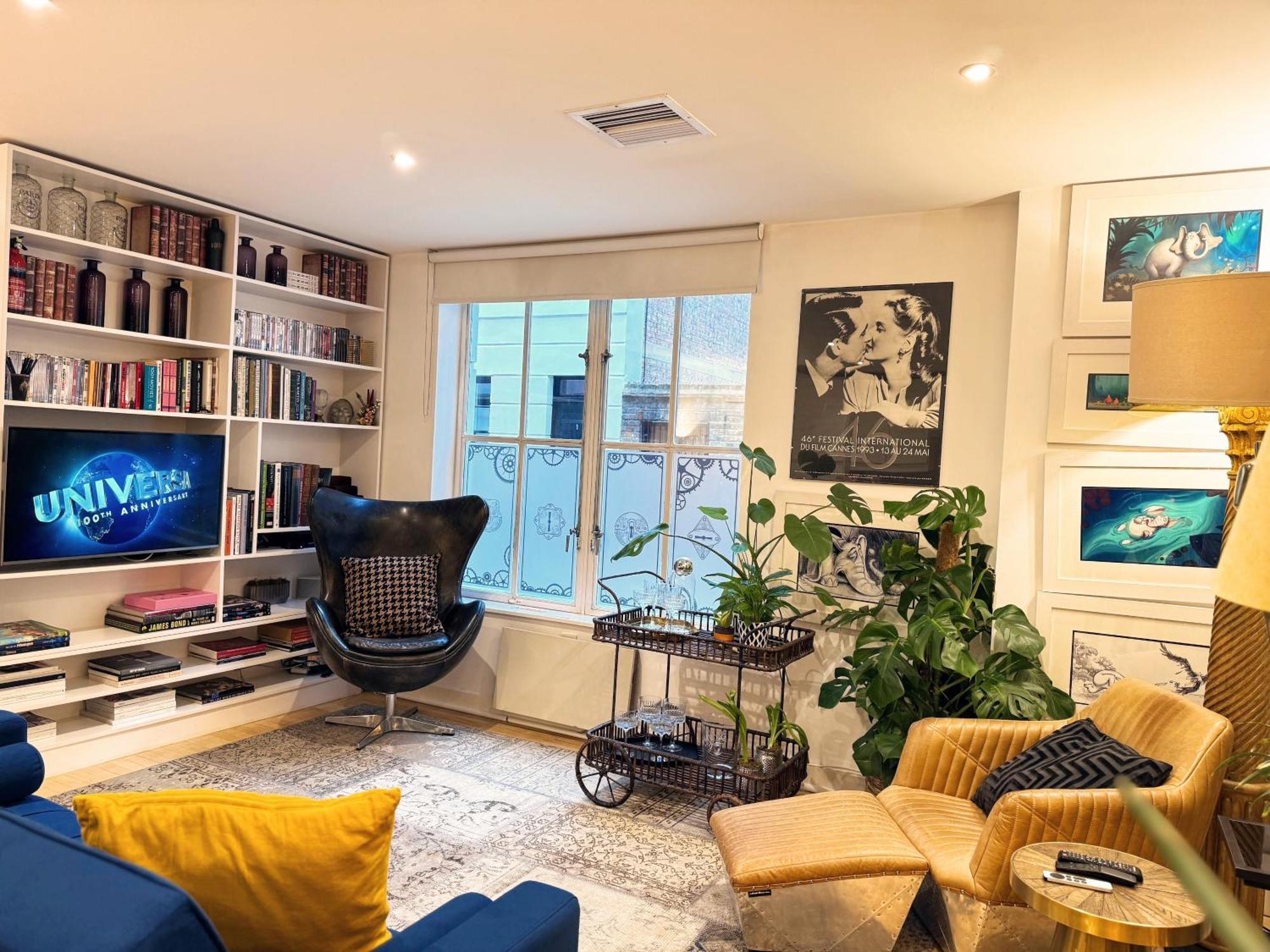Spacious West End Duplex Apartment, W1 Central 런던 외부 사진