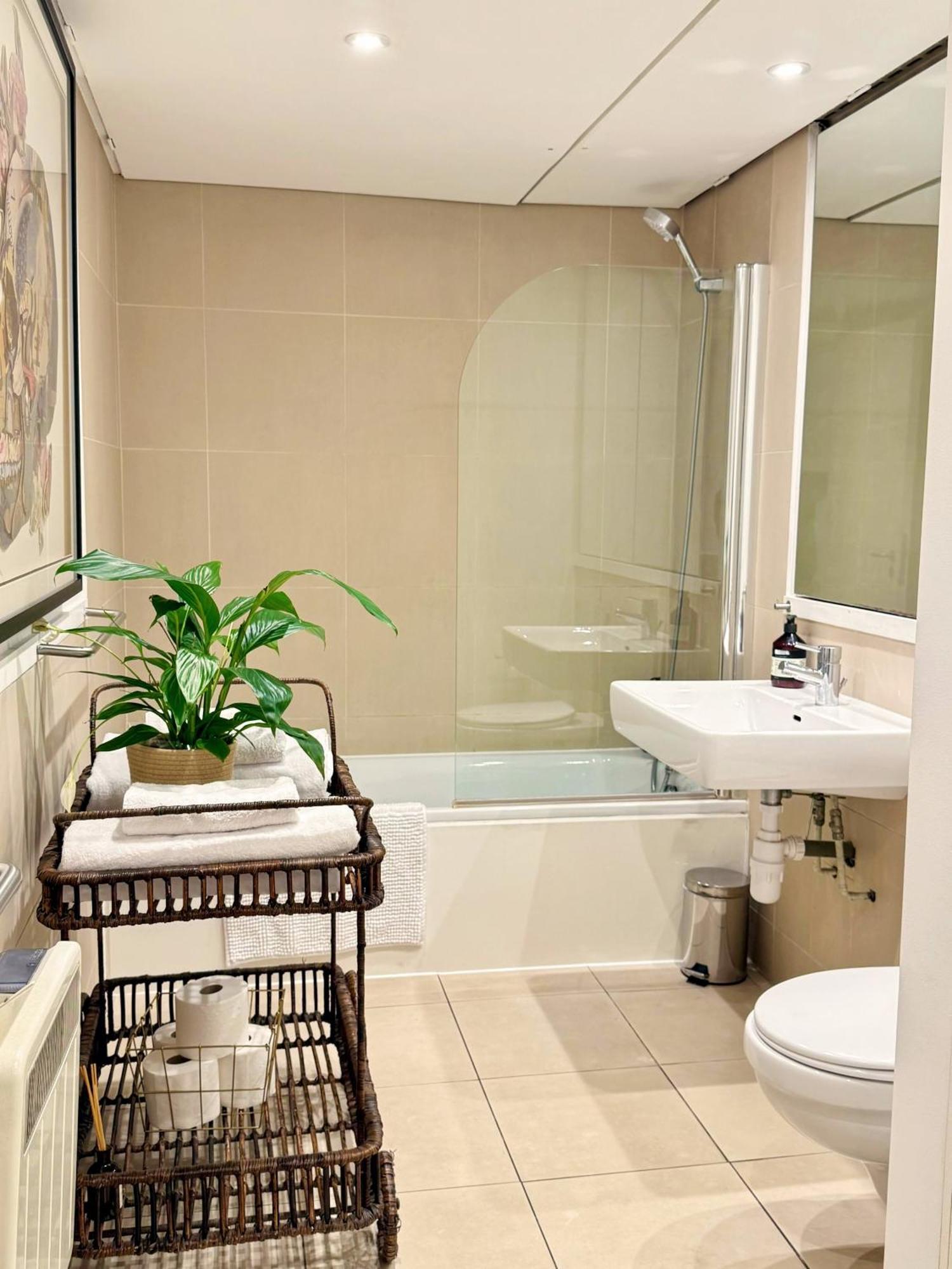 Spacious West End Duplex Apartment, W1 Central 런던 외부 사진