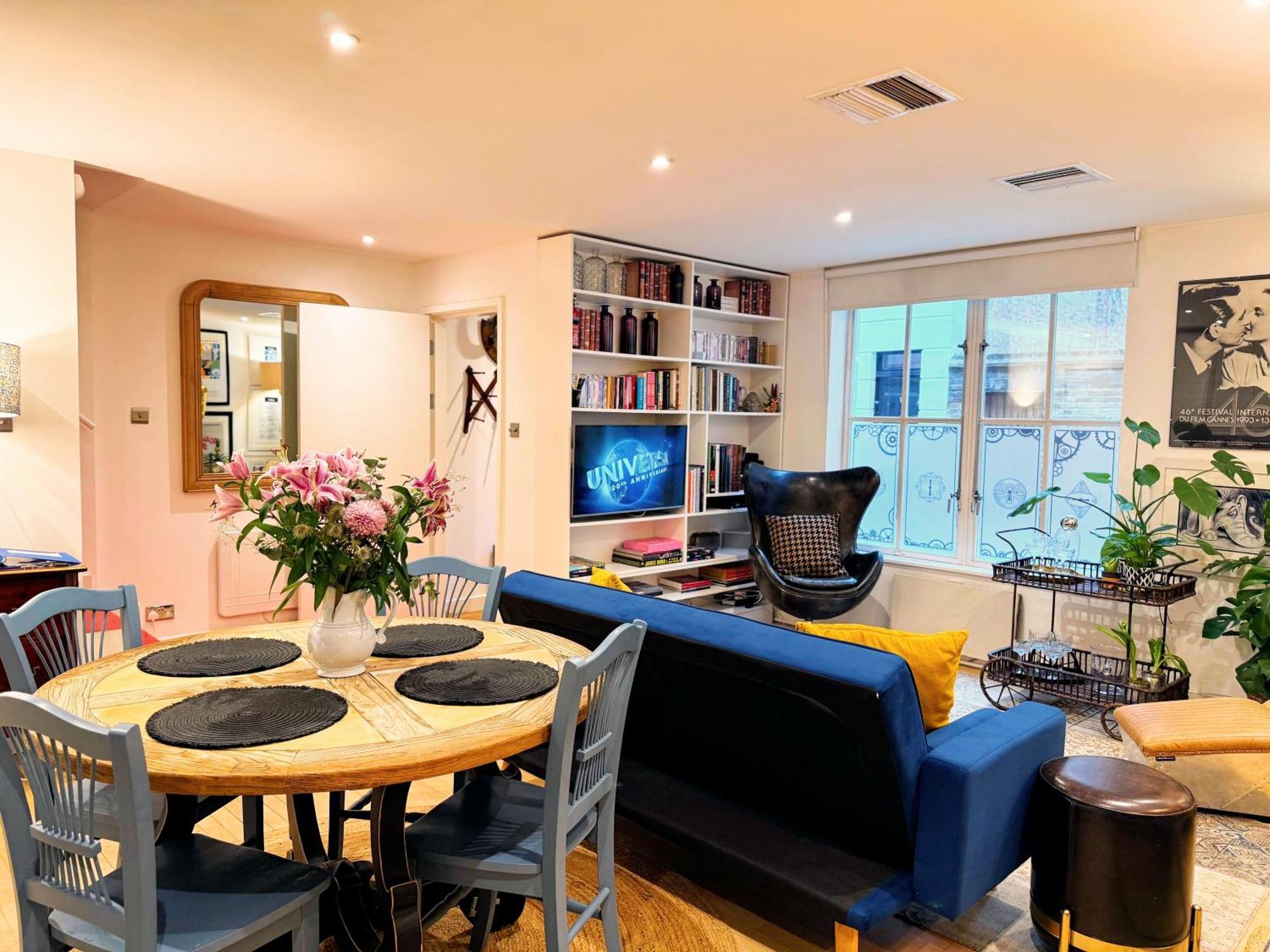 Spacious West End Duplex Apartment, W1 Central 런던 외부 사진